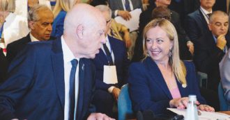 Copertina di Show sui migranti: “Blocchi navali? Li facciano gli altri”