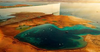 Copertina di Città di vetro, neve nel deserto: il sogno saudita è un incubo