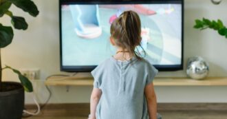 Copertina di Il rischio di sindrome metabolica è più alto fino al 34% nei bambini che guardano troppa televisione