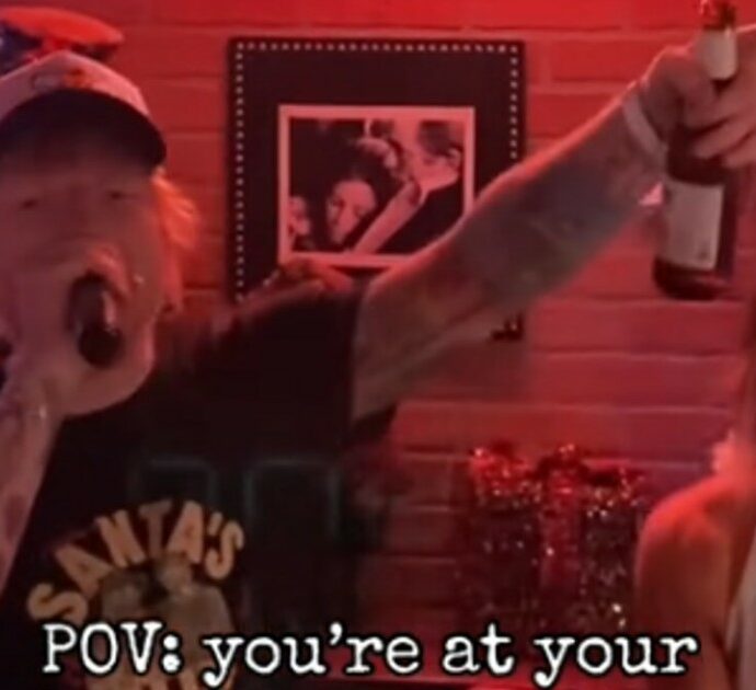 Ed Sheeran al pub fa il karaoke e canta i Backstreet Boys con una ragazza: il video è virale