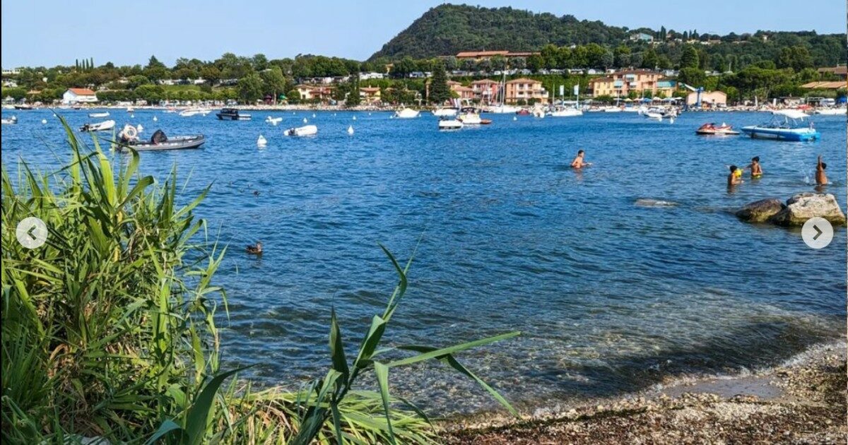 La Rocca di Manerba del Garda “nuovo paradiso degli scambisti”: “Prendono il sole nudi e poi, al tramonto, c’è chi fa sesso en plein air”