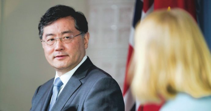 Cina, ministro degli Esteri silurato