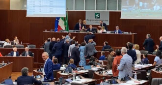 Copertina di Caos in Regione Lombardia, i consiglieri di opposizione si scagliano contro la presidenza. Pd e M5s: “La maggioranza ci silenzia”