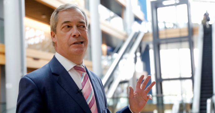 “Farage xenofobo”, la banca lo scarica Silurata la talpa