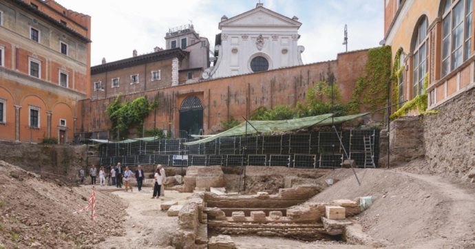 Copertina di Nerone incendia un’altra volta Roma  (ma di musica)