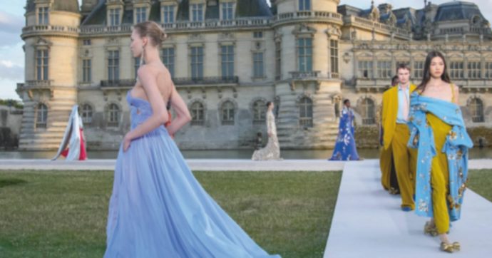 Lusso, il colosso Kering va all’assalto di Valentino