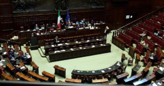 Copertina di Salario minimo, la destra rinvia tutto di due mesi. Opposizioni: “Lo affossano”