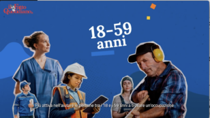 Copertina di Reddito addio, il video del ministero del Lavoro incensa la riforma. Ma nasconde i veri numeri e non dice mai “povertà”