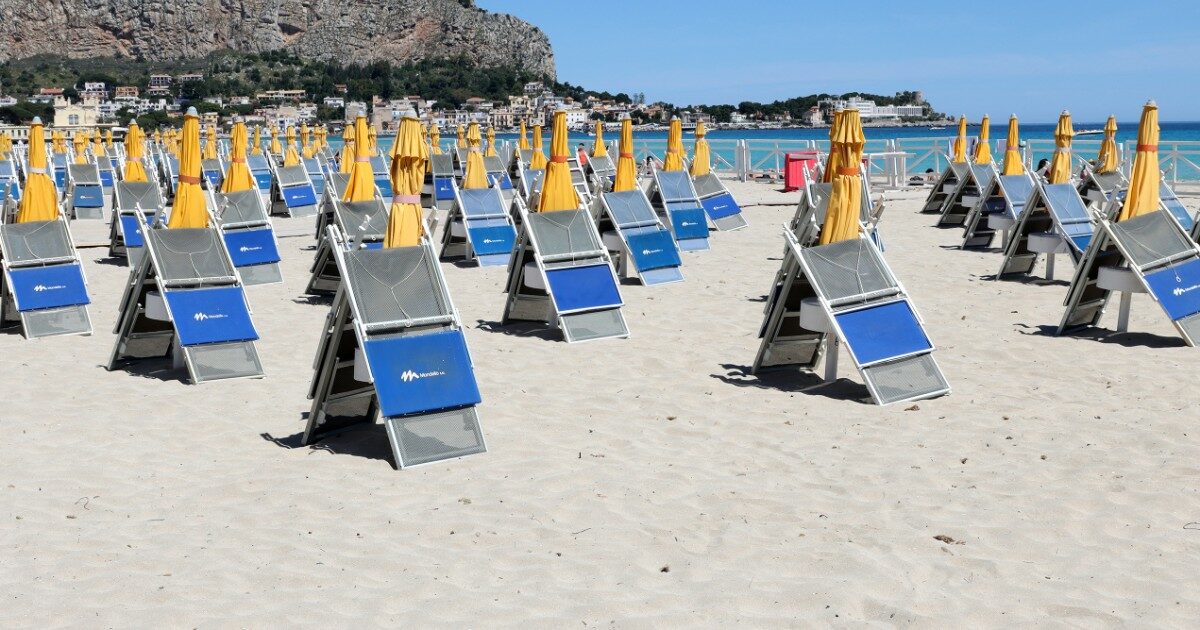 L’impatto della crisi climatica sul turismo in Italia: addio stagione sciistica, città d’arte mai d’estate, Nord Europa o montagna preferite al mare – la proiezione