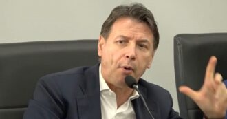 Copertina di Reddito di cittadinanza, Conte: “Cancellato con un sms e Meloni non ci mette la faccia. Rischia di provocare un disastro sociale”