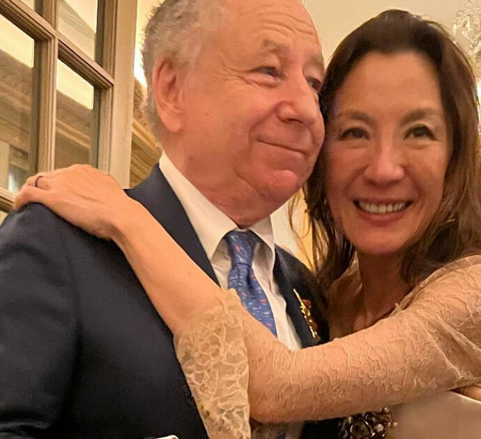 “Ci siamo incontrati a Shangai il 4 giugno del 2004. Il 26 luglio le ho proposto di sposarmi e lei ha detto sì. Oggi accade”: il matrimonio chic tra Jean Todt e Michelle Yeoh