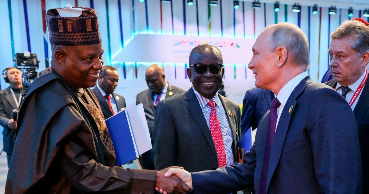 Putin investe sull’Africa per evitare l’isolamento. L’esperto: “Molti Paesi del continente sono aperti a un nuovo ordine multipolare”