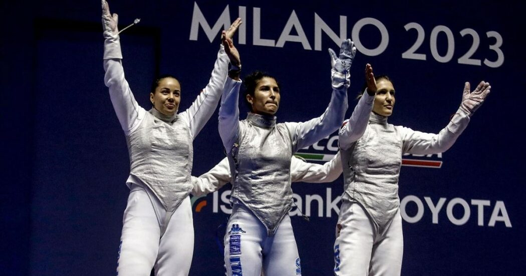 Mondiali di scherma a Milano, la nazionale femminile italiana oro nel fioretto: Francia battuta 45 a 39