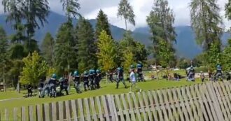 Copertina di Torino-Modena, scontri prima dell’amichevole giocata a Pinzolo. Cariche della polizia per evitare il contatto tra le tifoserie