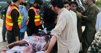Copertina di Esplosione durante un raduno politico in Pakistan: 75 morti e più di 150 feriti. Ucciso anche il leader del partito islamico Jui-F