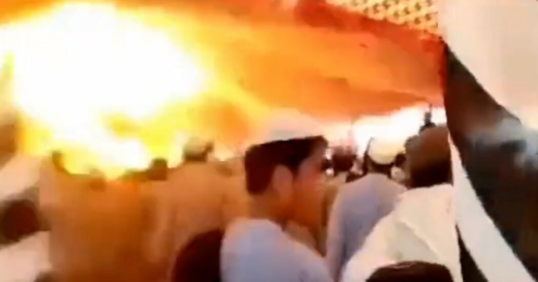 Attentato a un raduno politico in Pakistan: almeno 39 morti e 150 feriti in un sospetto attacco suicida (video)