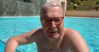 Copertina di Sgarbi riunisce la giunta comunale di Arpino in piscina: “Da sindaco promuovo la città da qui, senza rinunciare al piacere dell’estate”
