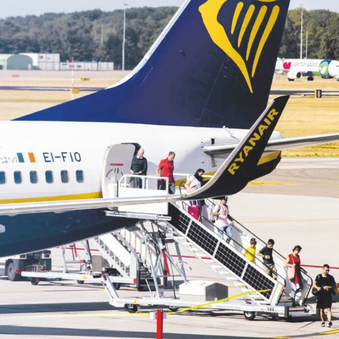 Lite furiosa tra due passeggeri di un volo Ryanair: il pilota li caccia e li lascia a terra. Rischiano una denuncia per interruzione di pubblico servizio