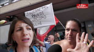 Copertina di Caos Reddito: “Noi, abbandonati dallo Stato. Hanno fatto le corse per toglierlo, ma non per formarci”. Le storie al sit-in di Napoli