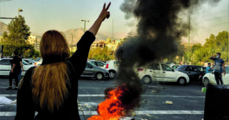 Copertina di Iran, il regime intensifica la guerra contro le donne che contestano il velo