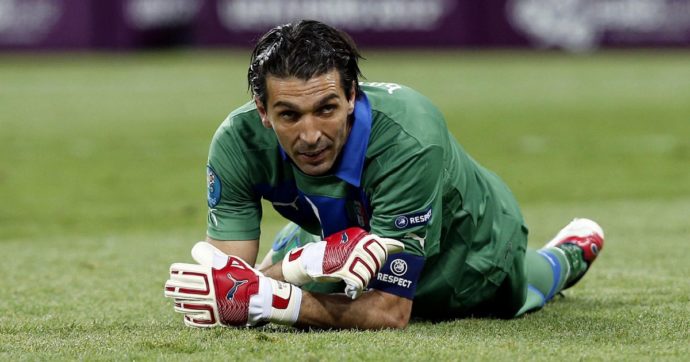 Copertina di Buffon, addio al calcio giocato: sarà capodelegazione Nazionale