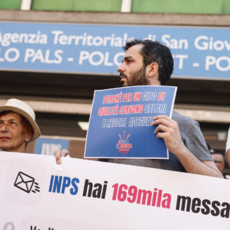 Copertina di Affamano i poveri e si regalano brioche: il Fatto di domani 2 agosto