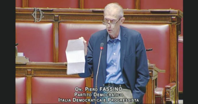 Fassino (Pd) si lamenta dei soldi:  la Casta reclama stipendi più alti