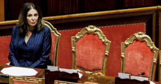 Copertina di Santanchè raddoppia le poltrone al ministero