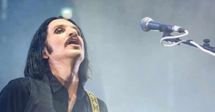 Copertina di Torino, la premier querela il cantante dei Placebo che l’aveva chiamata nazista