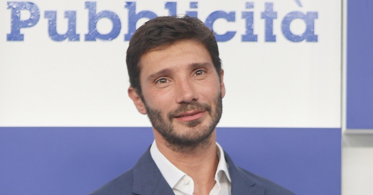 Stefano De Martino arriva a Il Collegio: sarà lui la voce narrante della nuova edizione