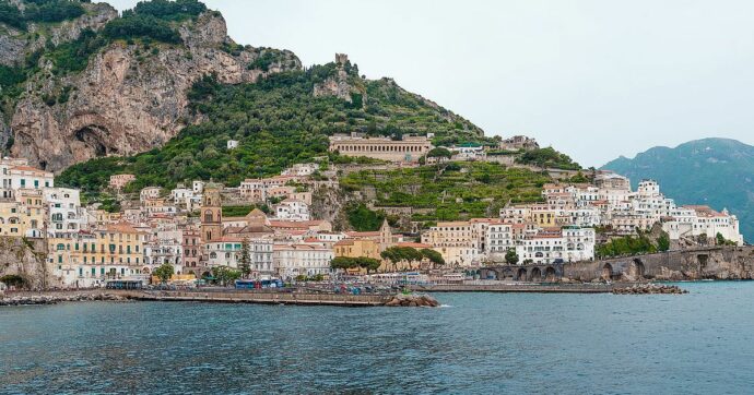Incidente tra motoscafo e veliero turistico al largo di Amalfi: muore una turista di 44 anni