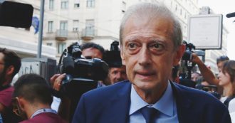 Copertina di Vitalizi, Fassino l’Indigente insiste: “La mia è operazione verità”