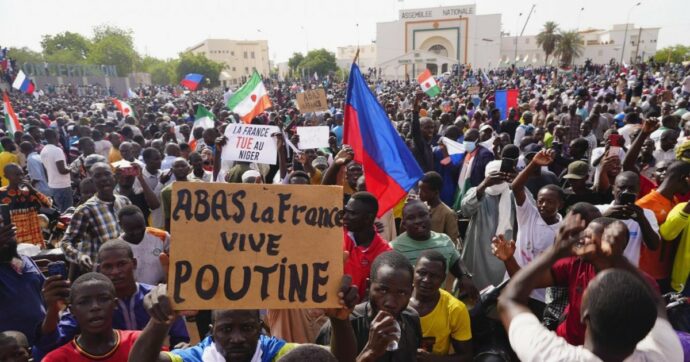 La festa di indipendenza del Niger nei giorni del golpe e quell’ultimo albero del deserto