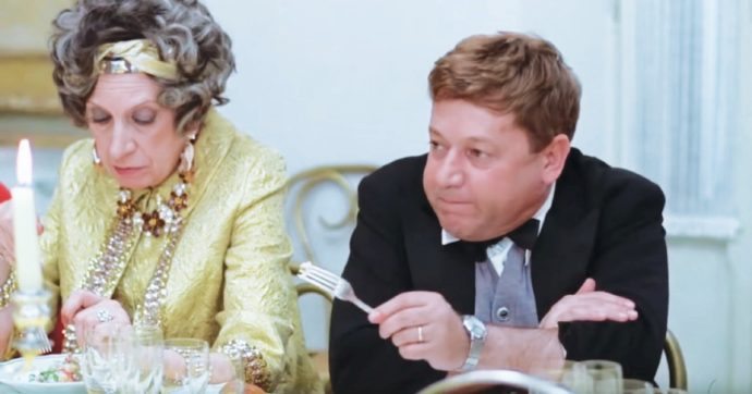 Copertina di Fantozzi al ristorante: ‘Don’ Perignon, debiti  e Fracchia abbioccato