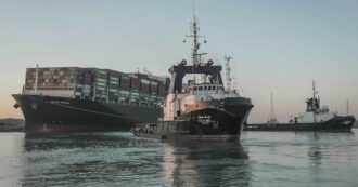 Copertina di Rimorchiatore e petroliera si scontrano nel Canale di Suez: nessun ferito