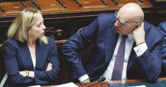 Copertina di Ricatti, spioni e Vip: gli scoop senza prove  della stampa nostrana