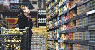 Copertina di “Senza reddito, schiavi a 100€‎ a settimana”