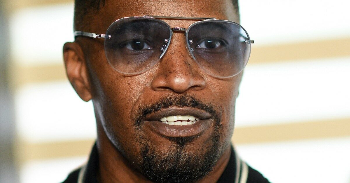 “Sei mesi fa non riuscivo nemmeno a camminare. Quello che ho passato non lo augurerei al mio peggior nemico”: Jamie Foxx torna sul palco dopo la malattia