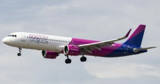 Copertina di Wizz Air lancia la prima tratta intercontinentale low cost: “Biglietti da 99,99 euro”. Ecco la destinazione prescelta