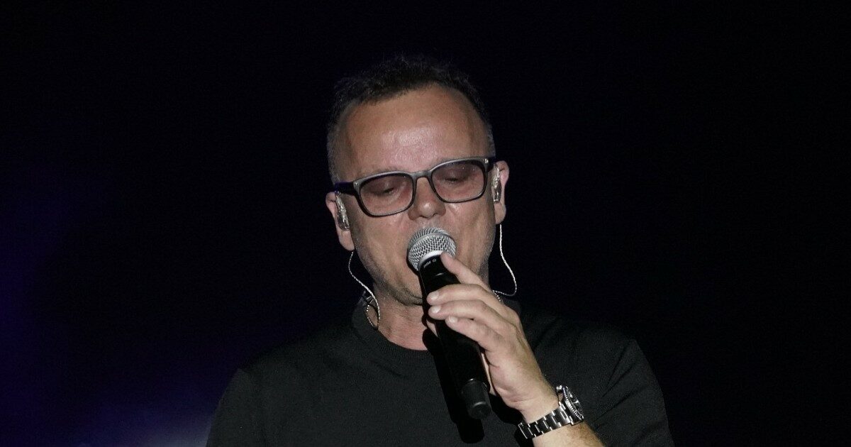 Gigi D’Alessio rivela: “Sono sopravvissuto allo tsunami, feci appena in tempo a prendere in braccio mio figlio LDA. Ricordo gli occhi disperati delle persone”