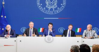 Copertina di Due decreti simili a una mini-manovra d’estate. Dai taxi ai super stipendi per il Ponte: tutte le norme. Spunta pure una tassa sugli extraprofitti delle banche
