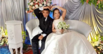 Copertina di 41enne sposa il figlio 16enne della sua migliore amica: “Tutto legale”, ma il dettaglio legato alla prima notte di nozze non passa inosservato