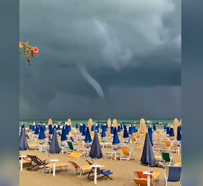 Tromba d’aria a Francavilla al Mare: il momento in cui si forma a poche centinaia di metri dalla costa – Video