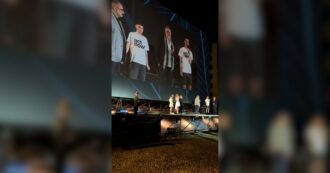 Copertina di Attivisti per il clima irrompono sul palco del Locarno Film Festival: “Dobbiamo agire adesso”. Il presidente: “Giusto farli parlare”