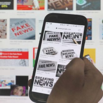 Copertina di Arriva il censore in redazione (con la scusa delle fake news)