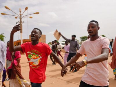 Copertina di I miei 14 anni in Niger tra polvere, fughe e colpi di Stato. La prima ‘tempesta’ nel 2015 con Charlie Hebdo