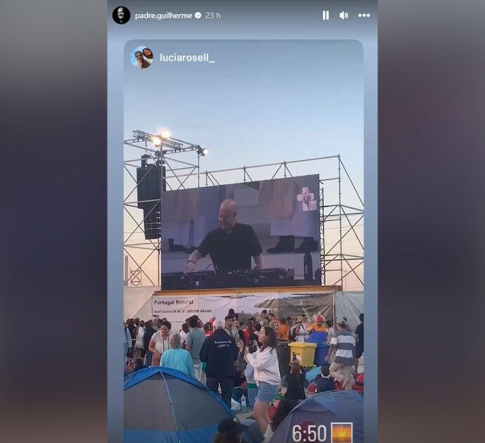 Il prete-dj fa ballare i giovani cattolici prima della messa di Papa Francesco: il video fa il giro del web