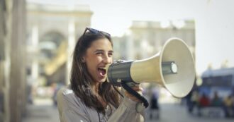 Copertina di Till Neuburg: “Più che discutere del femminile di medico penserei al razzismo mediatico e salariale”