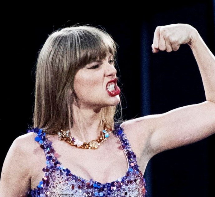 Taylor Swift, le finte foto hard diventano virali su X: “Scatti a luci rosse create con l’intelligenza artificiale”