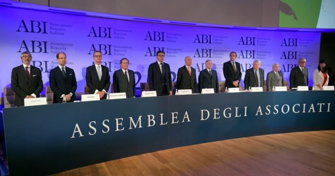 Banche, Meloni s’intesta la tassa ma già la dimezza. I titoli risalgono in Borsa